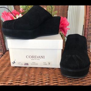 Black suede Cordani platform shoes